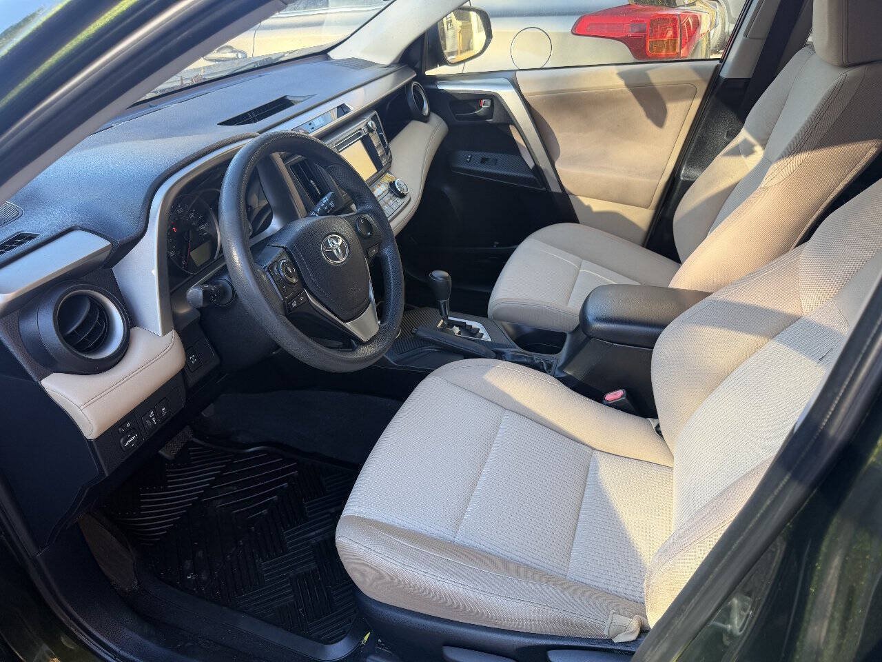Used 2013 Toyota RAV4 XLE AWD/4WD image 4