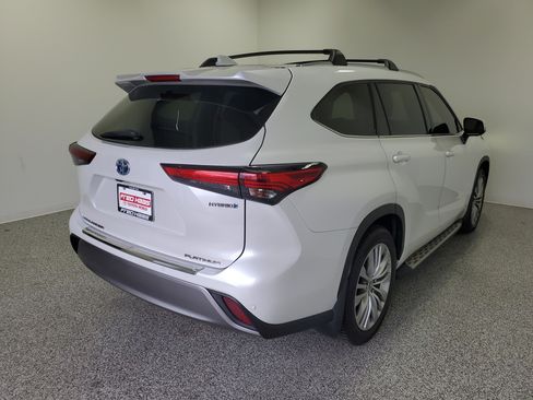 Used 2023 Toyota Highlander Platinum AWD/4WD image 6