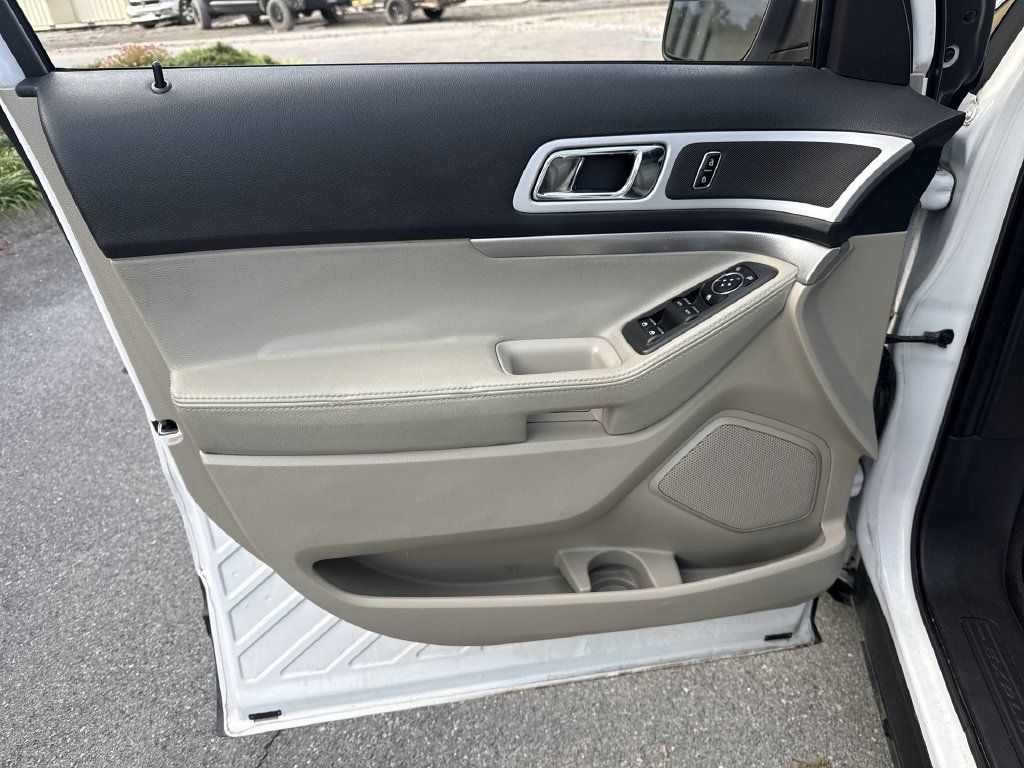 Used 2014 Ford Explorer XLT AWD/4WD image 19