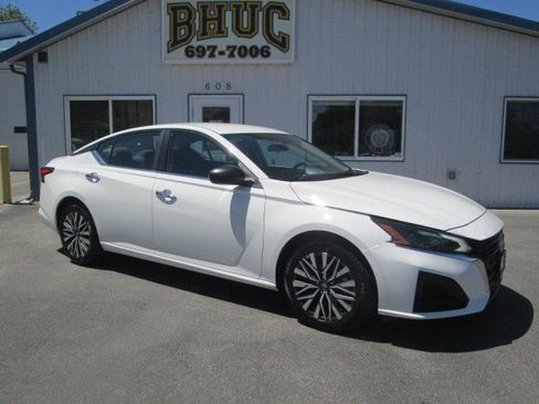 Used 2025 Nissan Altima 2.5 SV FWD image 1