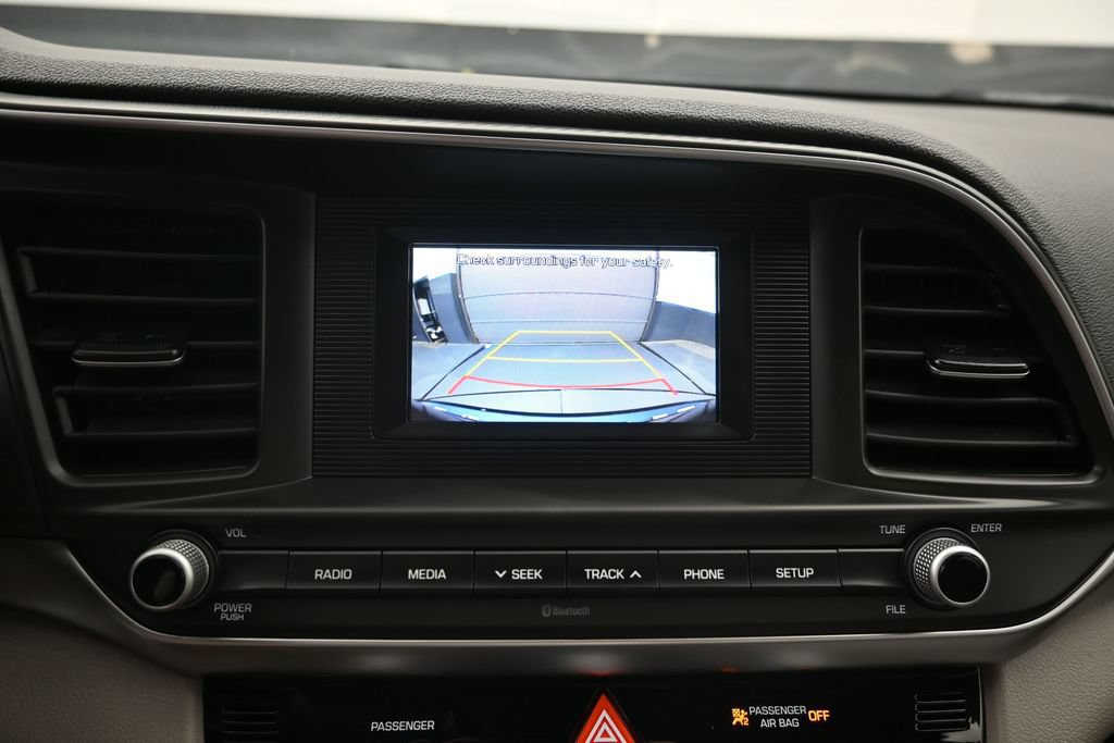 Used 2020 Hyundai Elantra SE FWD image 16