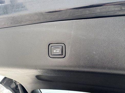 Used 2019 Chevrolet Traverse LT w/ LT Premium Package image 34