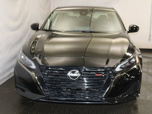 Used 2024 Nissan Altima 2.5 SR w/ SR Premium Package image 3