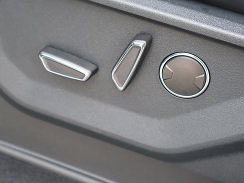 New 2025 Ford F150 Lariat w/ Equipment Group 502A High image 37