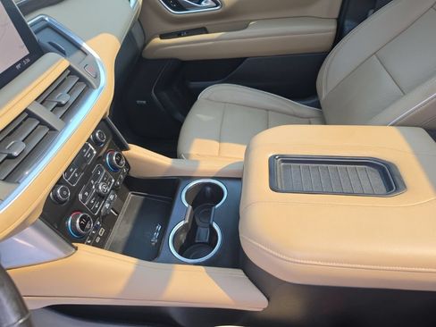 Used 2021 Chevrolet Tahoe Premier w/ Premium Package AWD/4WD image 19