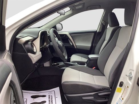 Used 2015 Toyota RAV4 LE image 9