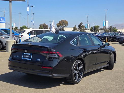 Used 2024 Honda Accord Sport image 7