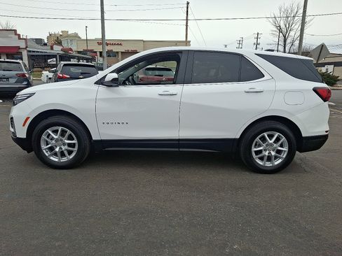 Used 2024 Chevrolet Equinox LT image 2