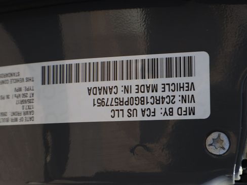 Used 2023 Chrysler Pacifica Touring-L FWD image 46