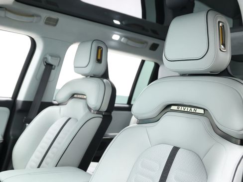 Used 2024 Rivian R1S Adventure AWD/4WD image 17