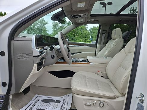 Certified 2025 Cadillac Escalade Sport Platinum AWD/4WD image 13