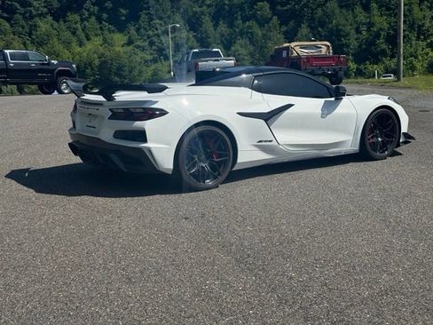 Used 2023 Chevrolet Corvette Z06 w/ Battery Protection Package RWD image 8