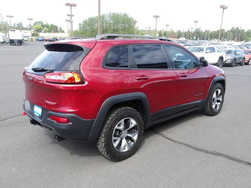 Used 2014 Jeep Cherokee Trailhawk w/ Comfort/Convenience Group AWD/4WD image 5