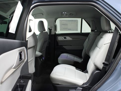 New 2026 Ford Explorer Active w/ Active Comfort Package image 13