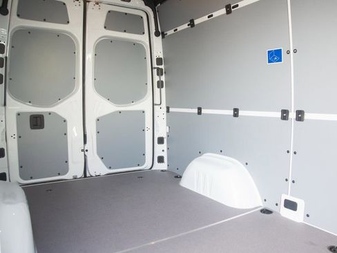 Used 2025 Mercedes-Benz Sprinter 2500 image 41