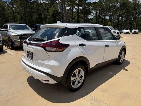Used 2023 Nissan Kicks S FWD image 5