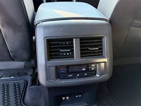 Used 2023 Volkswagen Atlas SE image 26