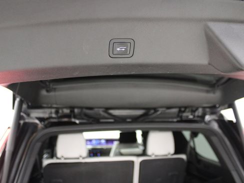 Certified 2025 Cadillac Escalade ESV Sport Platinum image 13