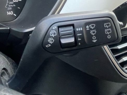 Used 2020 Ford Escape SE image 24