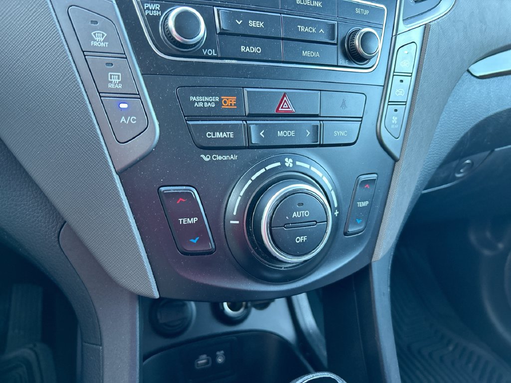 Used 2017 Hyundai Santa Fe SE FWD image 24