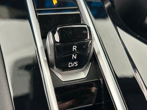 Used 2024 Volkswagen Atlas Cross Sport SEL Premium R-Line image 30