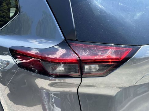 Used 2023 Nissan Rogue SV AWD/4WD image 8
