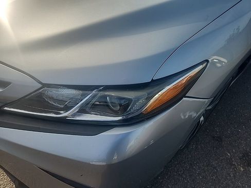 Used 2019 Toyota Camry SE w/ Carpet Mat Package FWD image 6