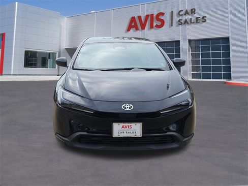 Used 2025 Toyota Prius LE image 10