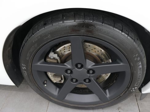 Used 2005 Chevrolet Corvette Convertible w/ Preferred Equipment Group RWD image 3