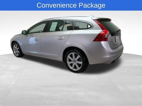 Used 2016 Volvo V60 T5 Premier w/ Convenience Package image 4