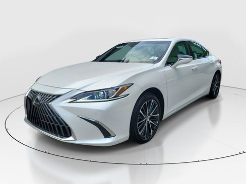 Used 2025 Lexus ES 350 w/ Premium Package FWD image 3