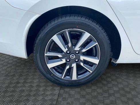 Used 2021 Nissan Versa SV image 33