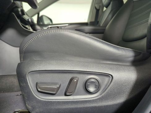 Used 2022 Toyota RAV4 XLE Premium image 25