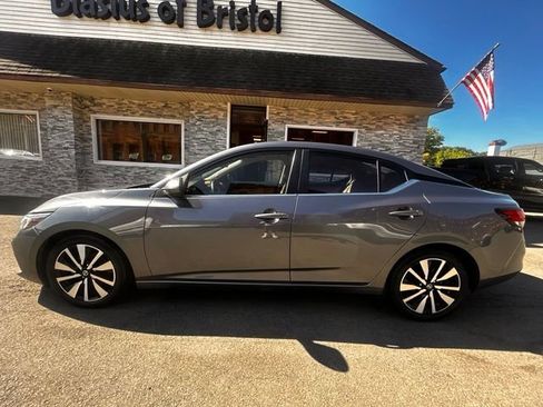 Used 2022 Nissan Sentra SV w/ SV Premium Package FWD image 4