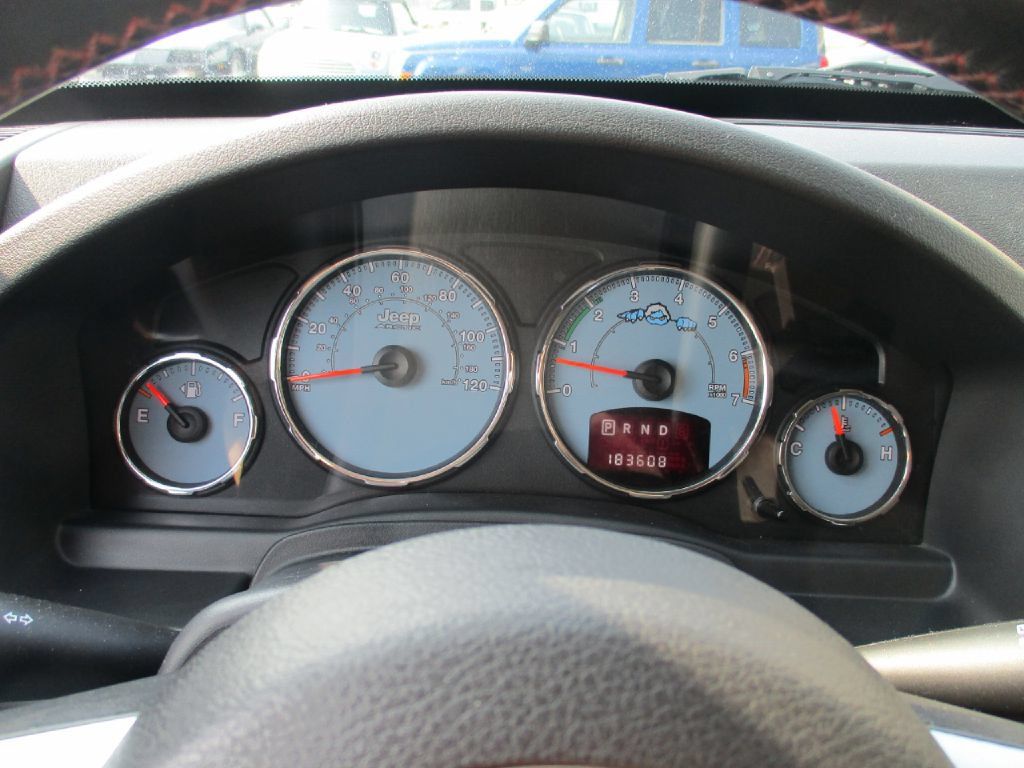 Used 2012 Jeep Liberty Arctic AWD/4WD image 10