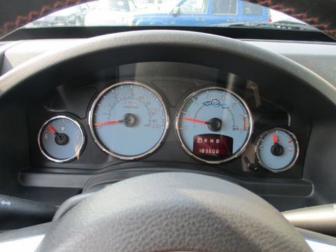 Used 2012 Jeep Liberty Arctic AWD/4WD image 10