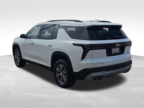 Used 2025 Chevrolet Traverse LT FWD image 5
