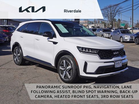 Used 2022 Kia Sorento S w/ Panoramic Sunroof Package image 1