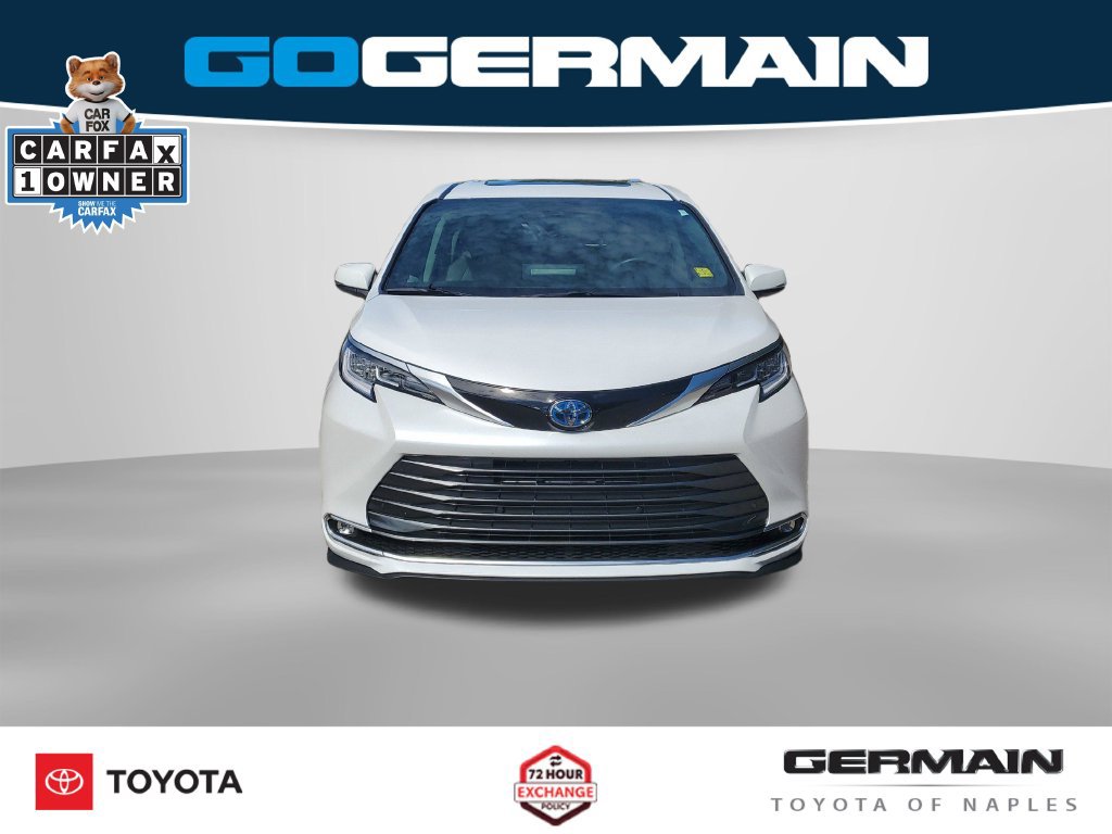 Used 2024 Toyota Sienna Limited FWD image 3