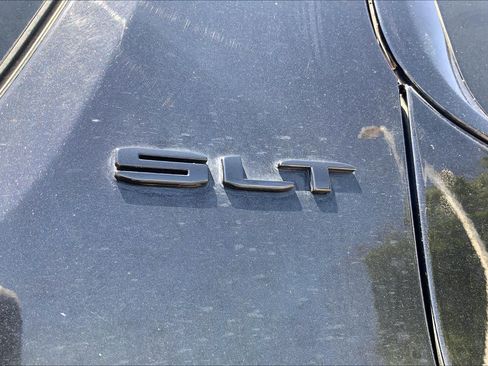 Used 2023 GMC Acadia SLT w/ Elevation Edition FWD image 33
