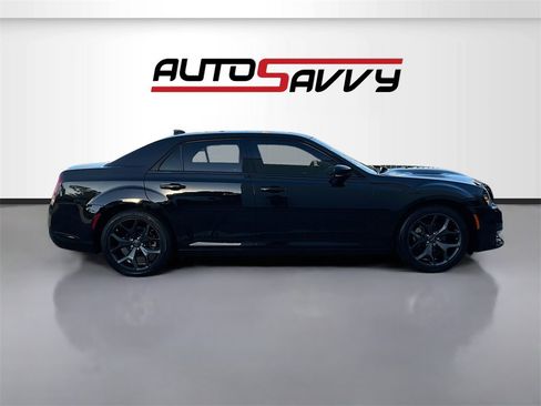 Used 2022 Chrysler 300 S w/ Comfort Group image 8