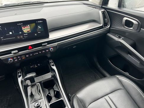 Used 2024 Kia Sorento S image 32