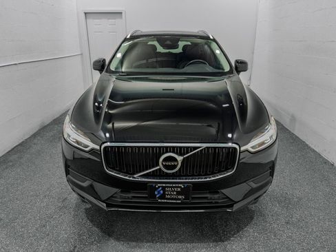 Used 2019 Volvo XC60 T5 Momentum w/ Multimedia Package AWD/4WD image 3