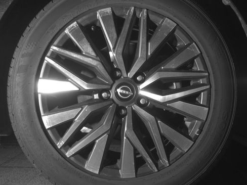 Used 2025 Nissan Altima 2.5 SV FWD image 13