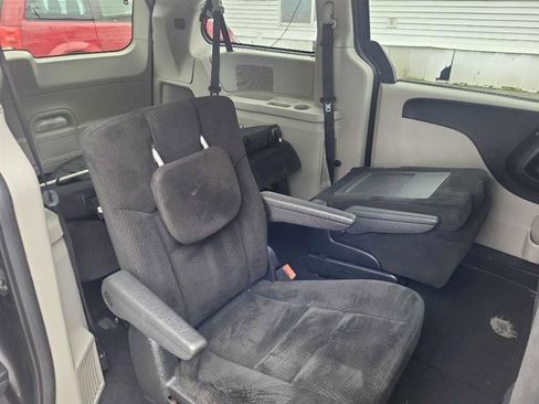 Used 2015 Dodge Grand Caravan SXT w/ UConnect Hands-Free Group FWD image 10