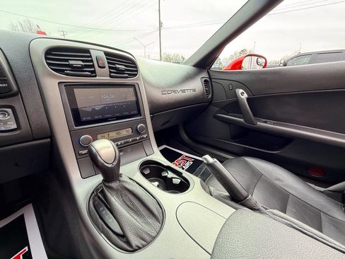 Used 2006 Chevrolet Corvette Coupe w/ Performance Package image 29
