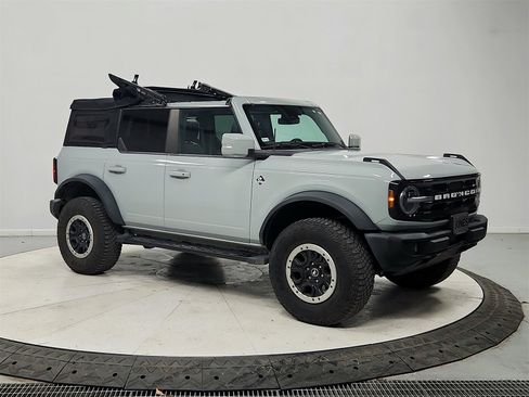 Used 2022 Ford Bronco Outer Banks w/ Sasquatch Package image 9
