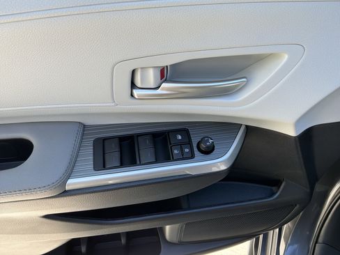 Used 2025 Toyota Sienna XLE w/ XLE Plus Package image 17