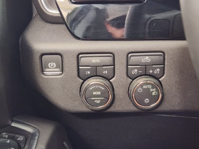 Used 2025 Chevrolet Silverado 1500 LT AWD/4WD image 23