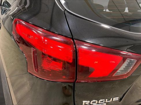 Used 2018 Nissan Rogue Sport SV AWD/4WD image 22